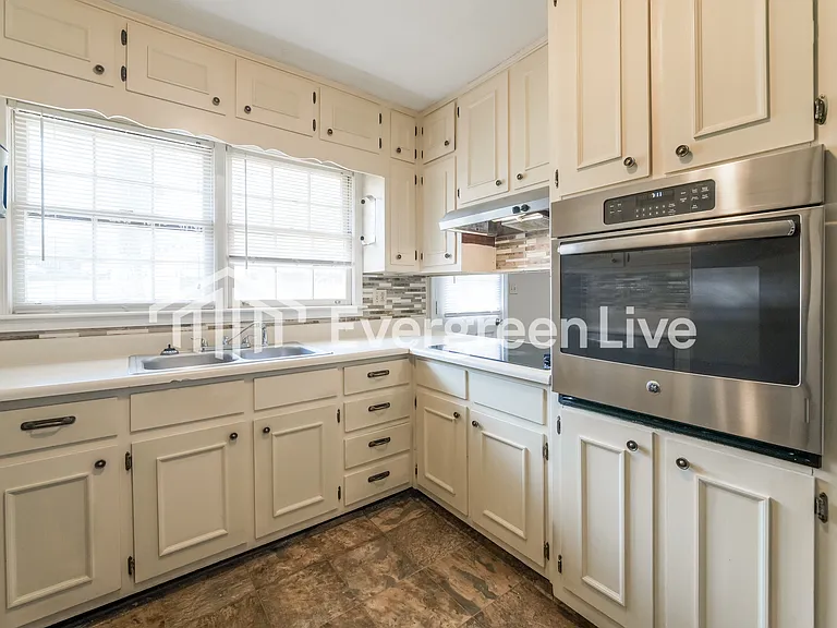 6636 Briarcliff Dr — Photo 2