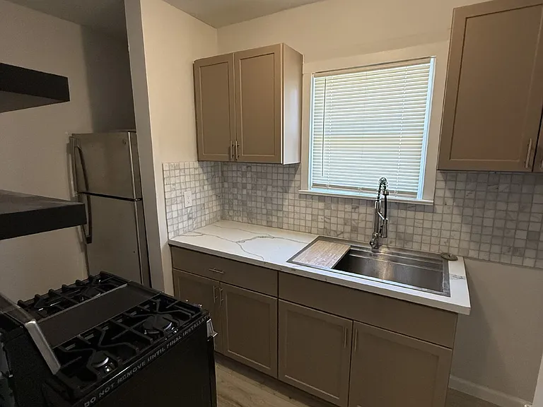1008 Studewood St — Photo 3
