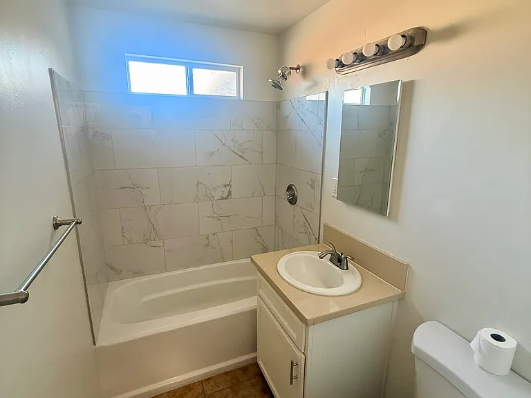 1016 Meredith Dr — Photo 4