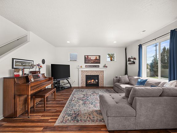 3rd image of 700 Quail Dr