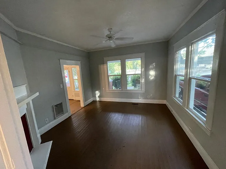 145 S Webb St — Photo 2