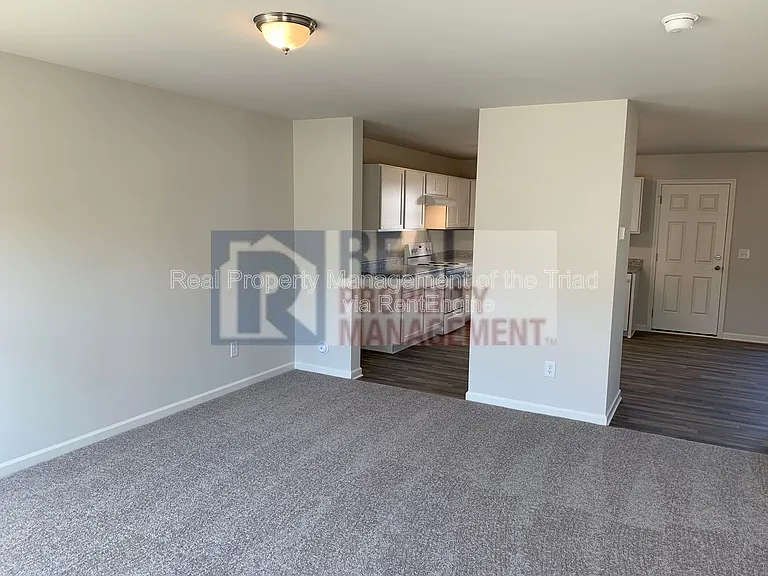 4100 Devonwood Ct — Photo 3