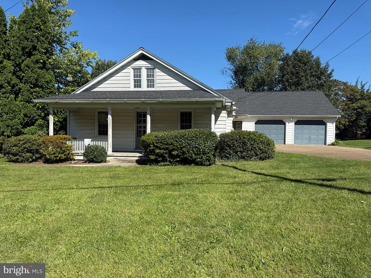 3 bed, 2.0 bath, 2784 sqft, $2,000 — Photo 1