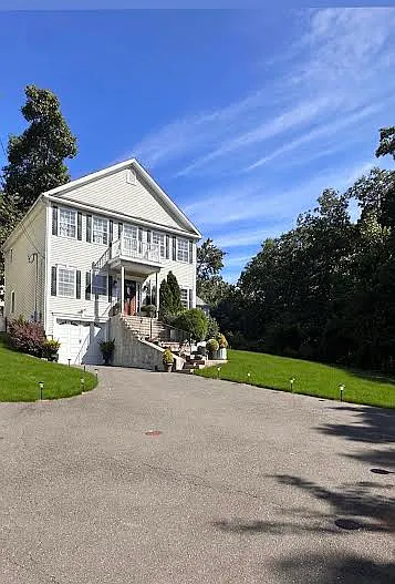 3 bed, 2.5 bath, 1920 sqft, $3,500 — Photo 3