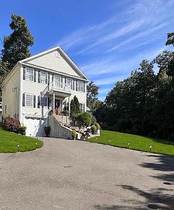 3rd image of 85 Hampton Rd