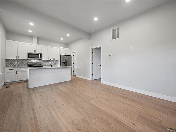 2nd image of 226 E Dakota Avenue