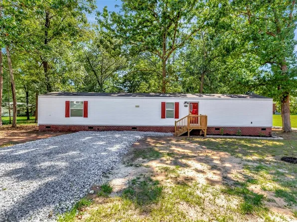 305 Randolph Dr, Iva, SC 29655