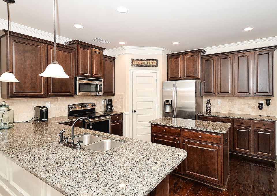 Gourmet kitchen