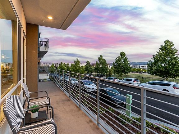 2nd image of 255 Llano De Los Robles Ave Unit 1