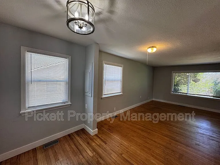 631 Bertha Ave — Photo 6