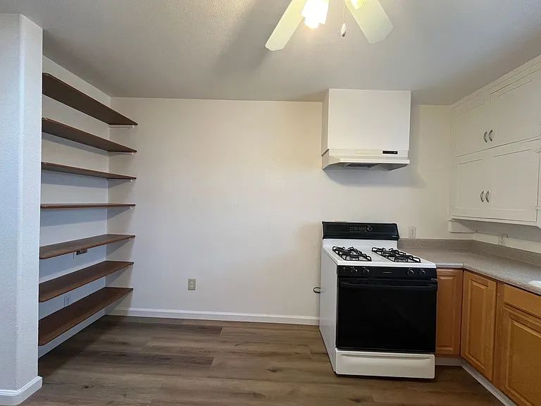 1434 Pine St — Photo 7