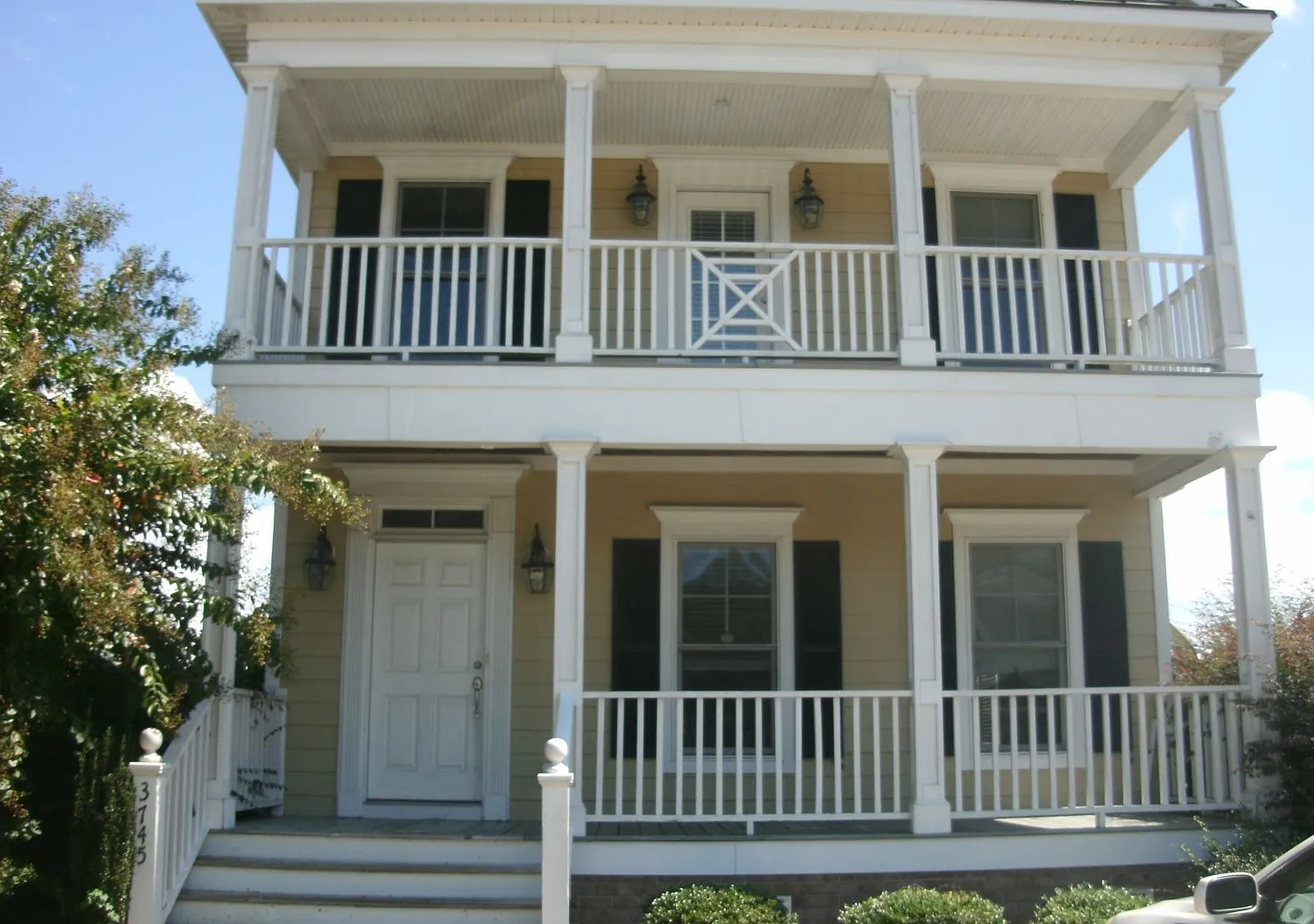 Beautiful Town Home — Photo 1