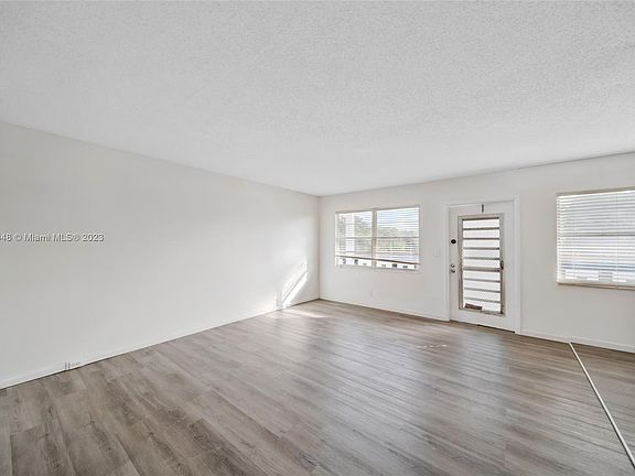 5th image of 352 Keswick Cres #C