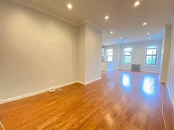 58-40 Catalpa Avenue image 6 of 10