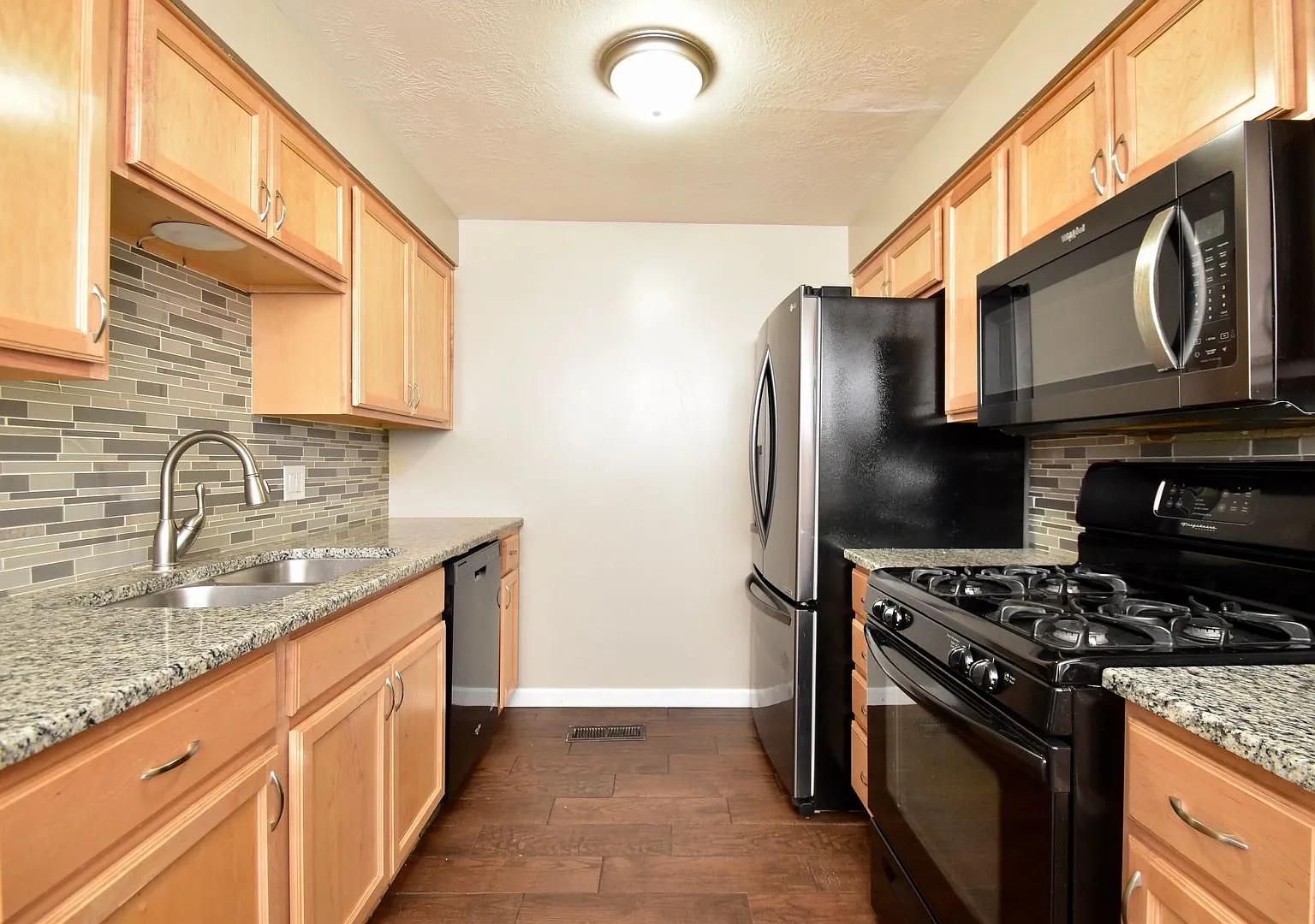 Cute 2 Bed 1 Bath Condo in Bountiful!! — Photo 1