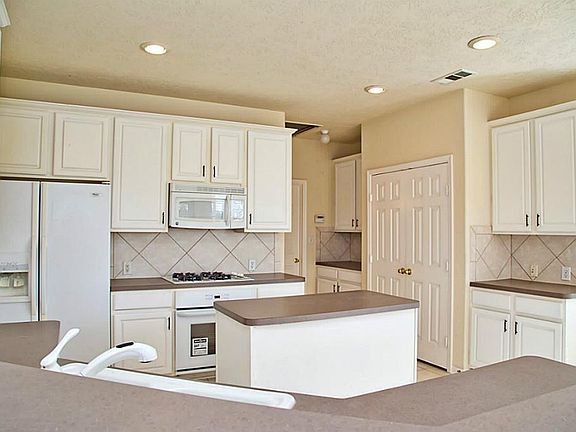 2nd image of 19311 Sun River Ln