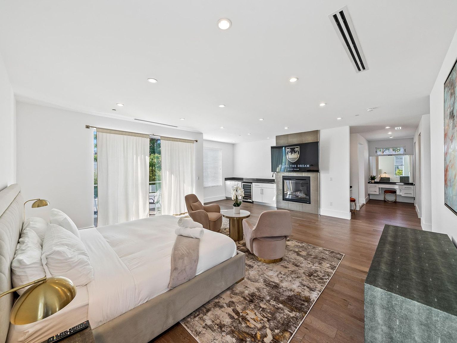 Los Angeles, CA 90048