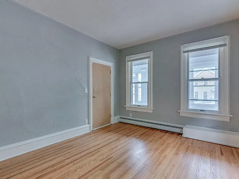 696 5th St E #1 — Photo 9