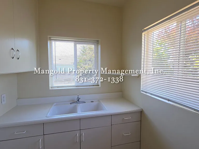 24274 Washington St — Photo 10