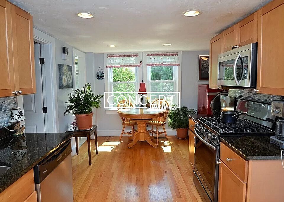 1st image of 3 Roosevelt Ave #1