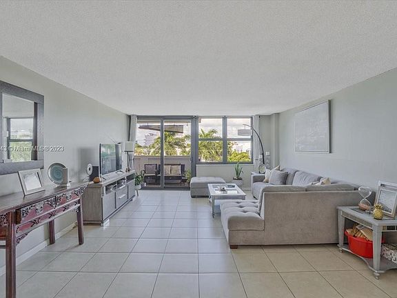 4th image of 10101 E Bay Harbor Dr APT 402