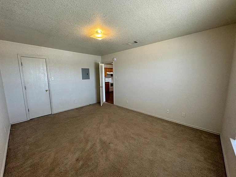 411 E Central TX Expwy — Photo 44
