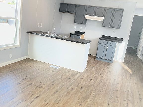 4th image of 300 N Walnut St #8