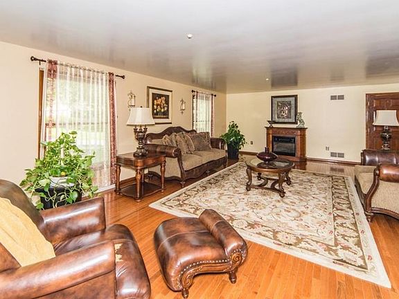 5th image of 1113 Colonial Rd