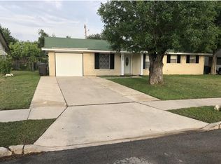 1442 Meadow Knoll Dr, San Antonio, TX 78227