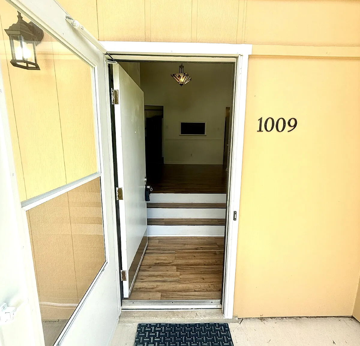3 bed, 2.0 bath, 1362 sqft, $1,350 — Photo 2