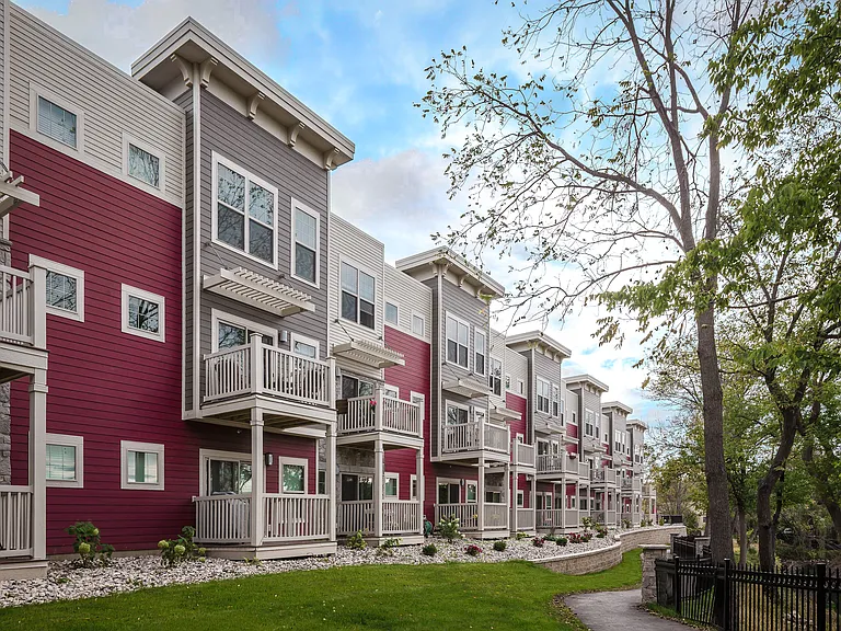 Mammoth Springs Apartments & Townhomes — Photo 27