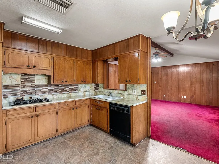 2935 Salem Dr — Photo 10