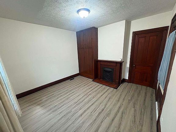 5th image of 426 Hulbert St