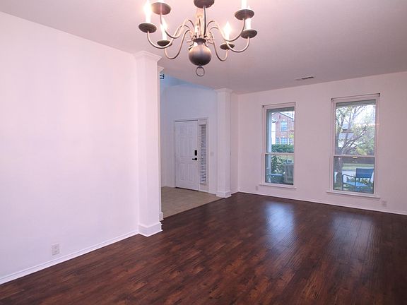 Living Room/Formal Dining