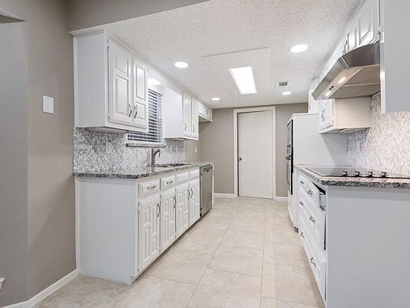 3rd image of 1146 Gardengate Cir