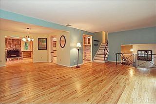 5th image of 41 Hillview Dr