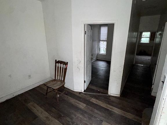 2nd image of 5919 Summer St