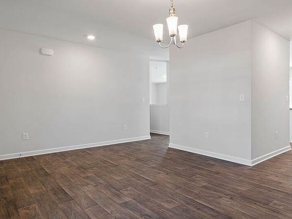 5th image of 112 Saddlehorse Ln