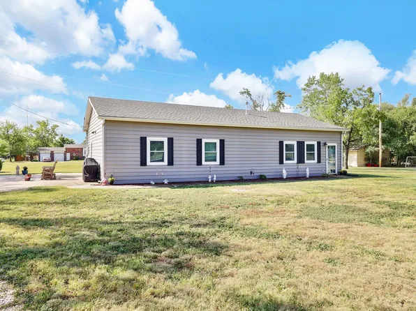 9755 SW Quail Rd, Augusta, KS 67010