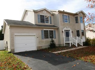 17 Cannonball Dr, Barnegat, NJ 08005