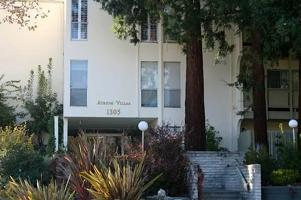 1305 Boulevard Way photo 1