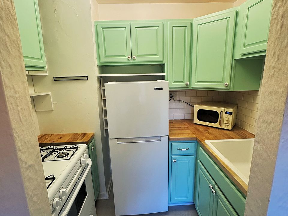 2nd image of 1211 Far Hills Ave