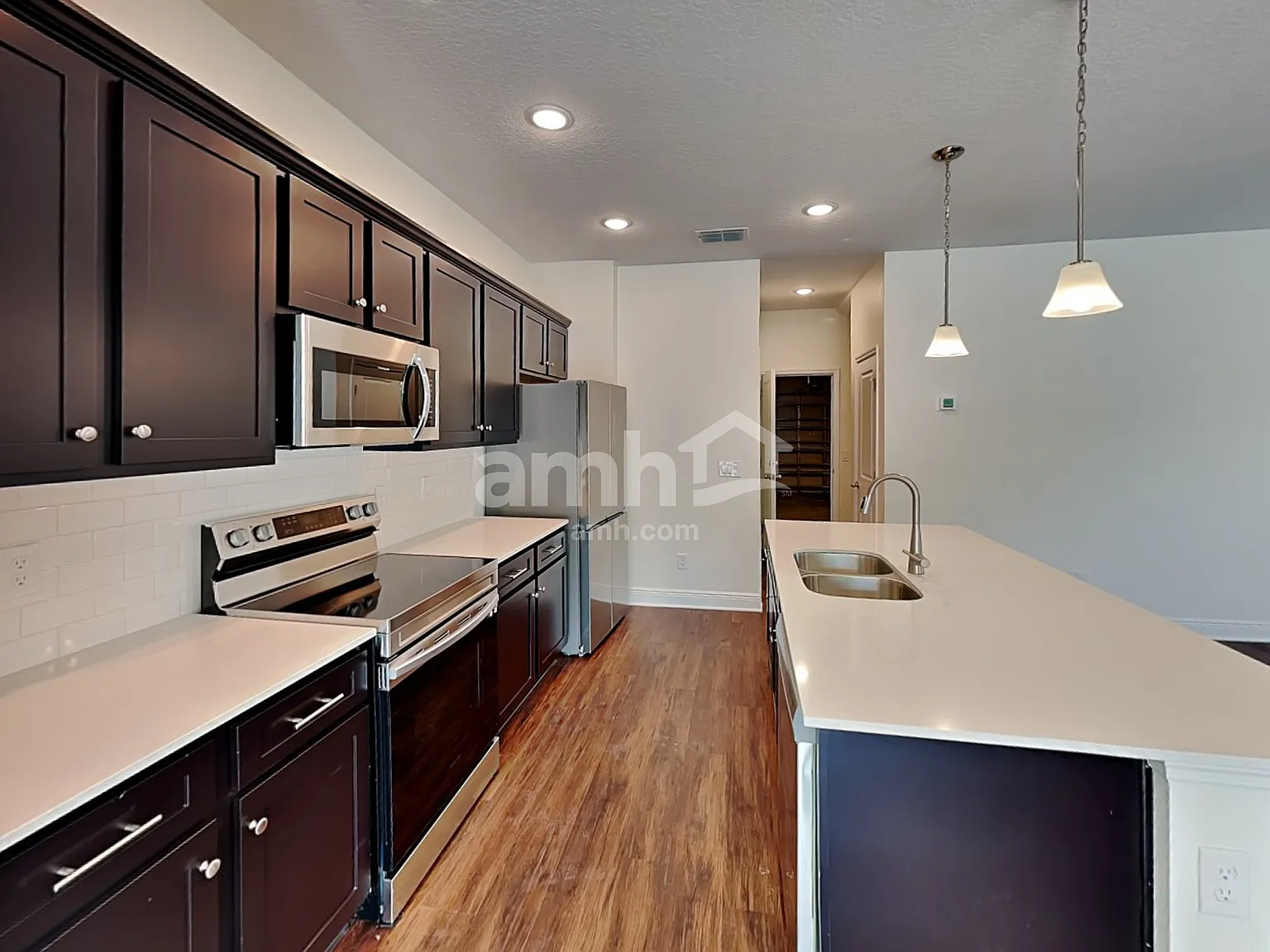4 bed, 2.5 bath, 1977 sqft, $2,525 — Photo 3