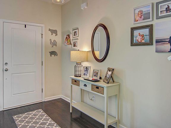 5th image of 427 Forsythia Ave