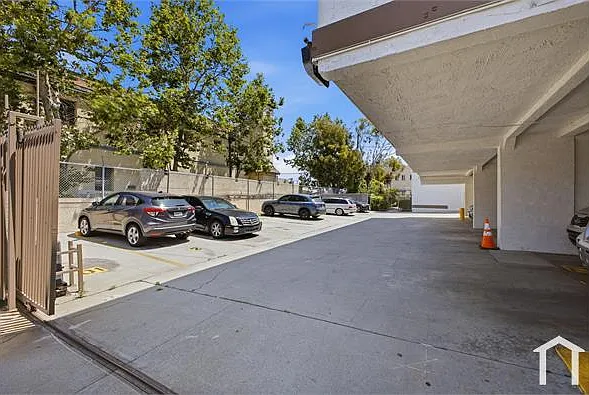 2622 S Hobart Blvd #16 — Photo 17