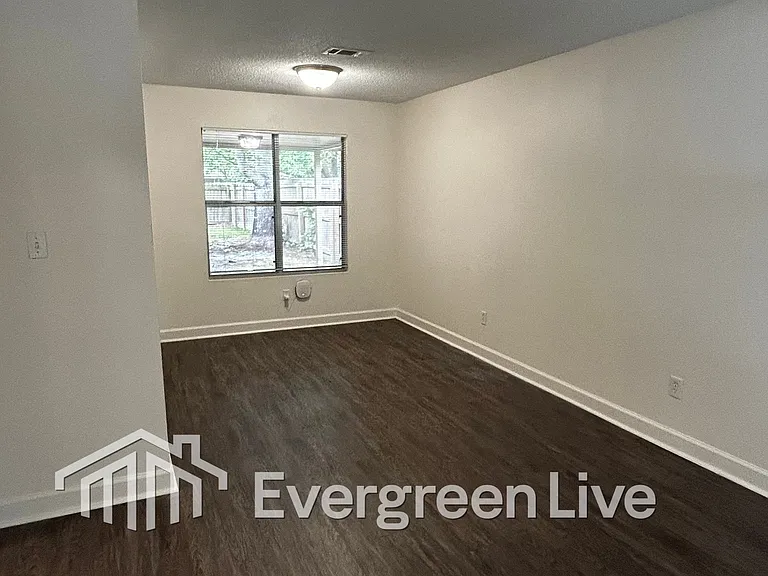 44 Callan Ct — Photo 3