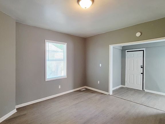5th image of 618 Douglas St