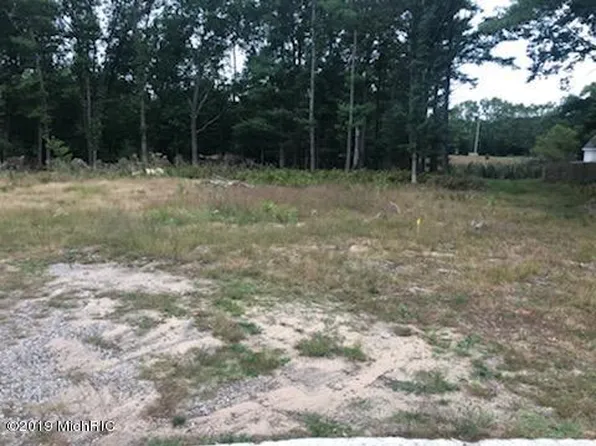 5282 Jackson Ct, Montague, MI 49437