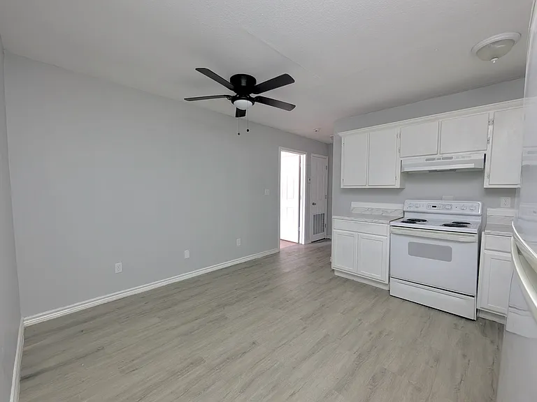 3304 Palm Leaf Cir #2 — Photo 5