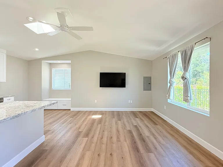 205 Barbara Ct #A — Photo 6